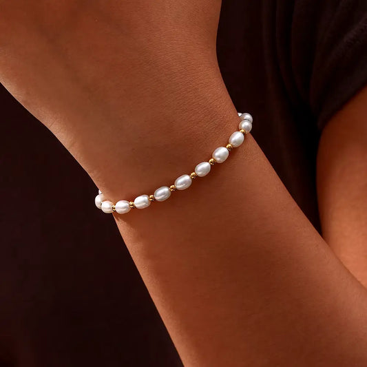 Elegant Perlen und Goldarmband