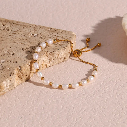 Elegant Perlen und Goldarmband