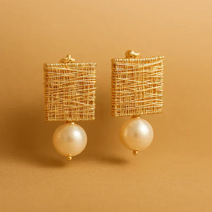 Elegant Gold Thread Perlenohrringe