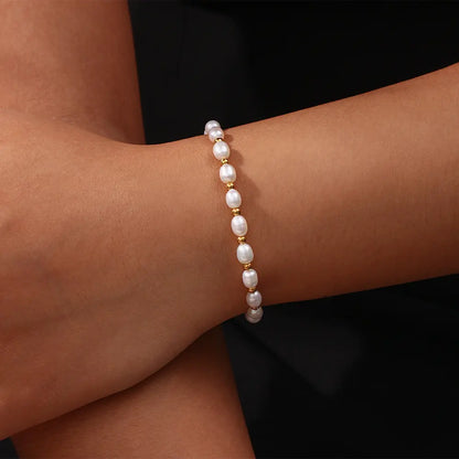 Elegant Perlen und Goldarmband