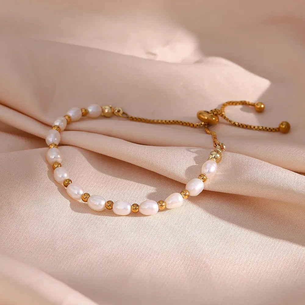 Elegant Perlen und Goldarmband