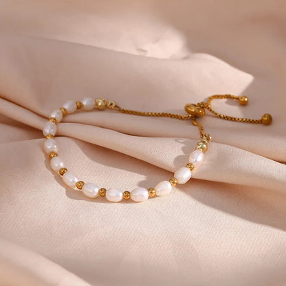 Elegant Perlen und Goldarmband