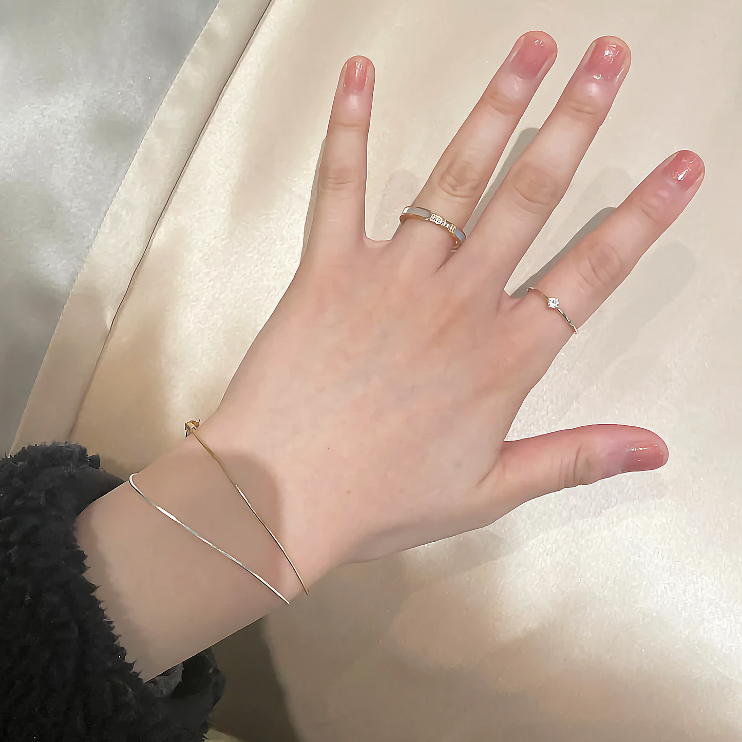 Gabrielle Goldring mit Diamantsimulanten