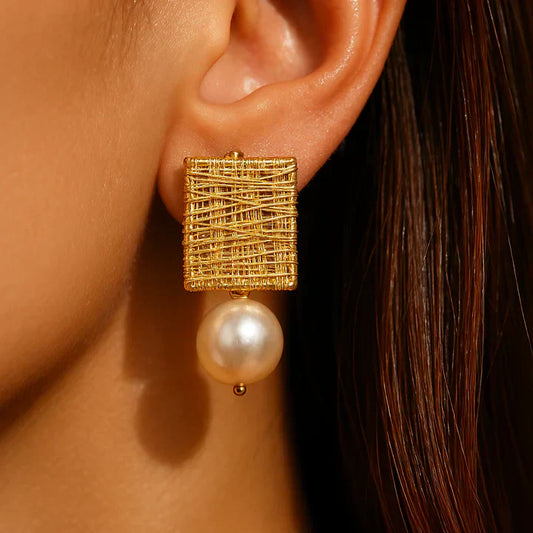 Elegant Gold Thread Perlenohrringe