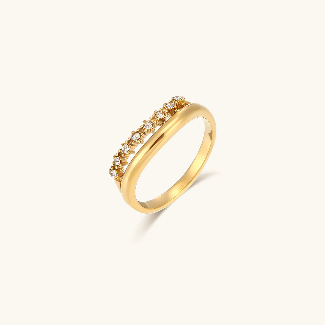 Adeline Goldring mit Diamantsimulanten