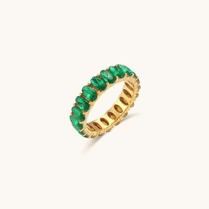 Antoinette Goldring mit Diamantsimulanten
