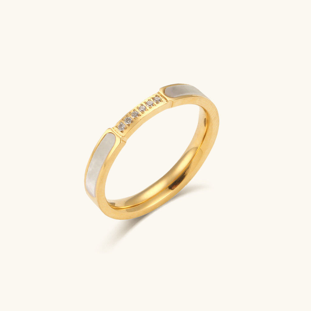 Gabrielle Goldring mit Diamantsimulanten
