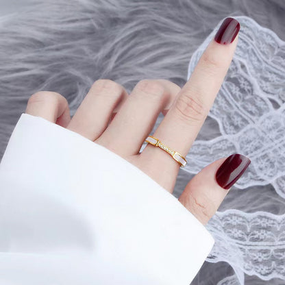 Gabrielle Goldring mit Diamantsimulanten