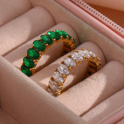 Antoinette Goldring mit Diamantsimulanten
