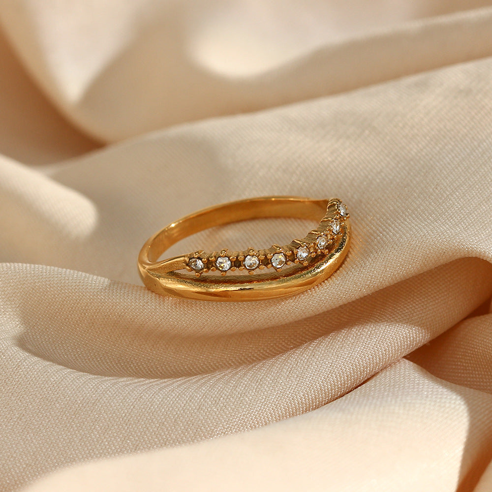 Adeline Goldring mit Diamantsimulanten