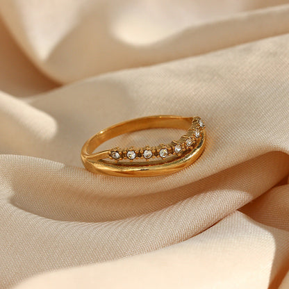 Adeline Goldring mit Diamantsimulanten