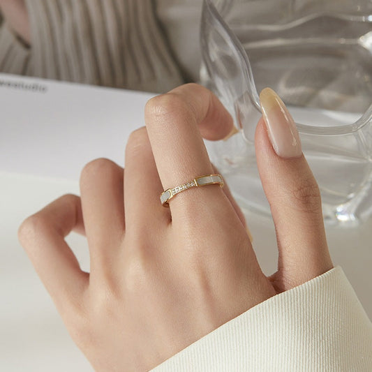 Gabrielle Goldring mit Diamantsimulanten