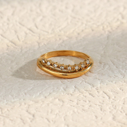 Adeline Goldring mit Diamantsimulanten