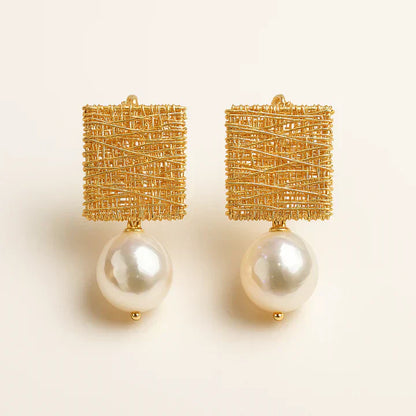 Elegant Gold Thread Perlenohrringe