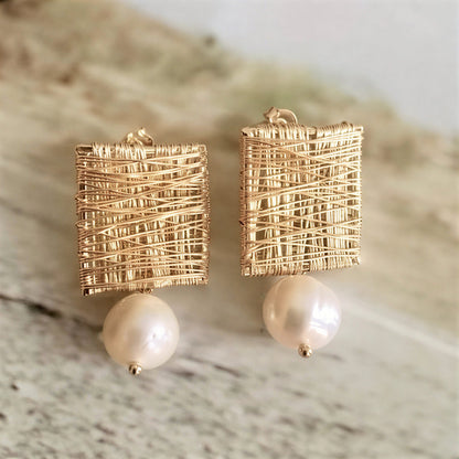 Elegant Gold Thread Perlenohrringe