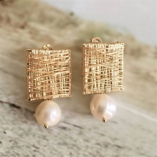Elegant Gold Thread Perlenohrringe